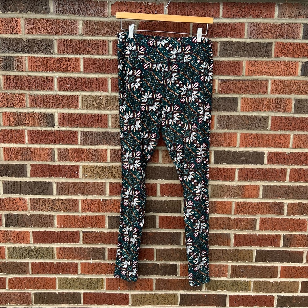 LuLaRoe Dark Green Mandala Patterned Mid Rise Leggings